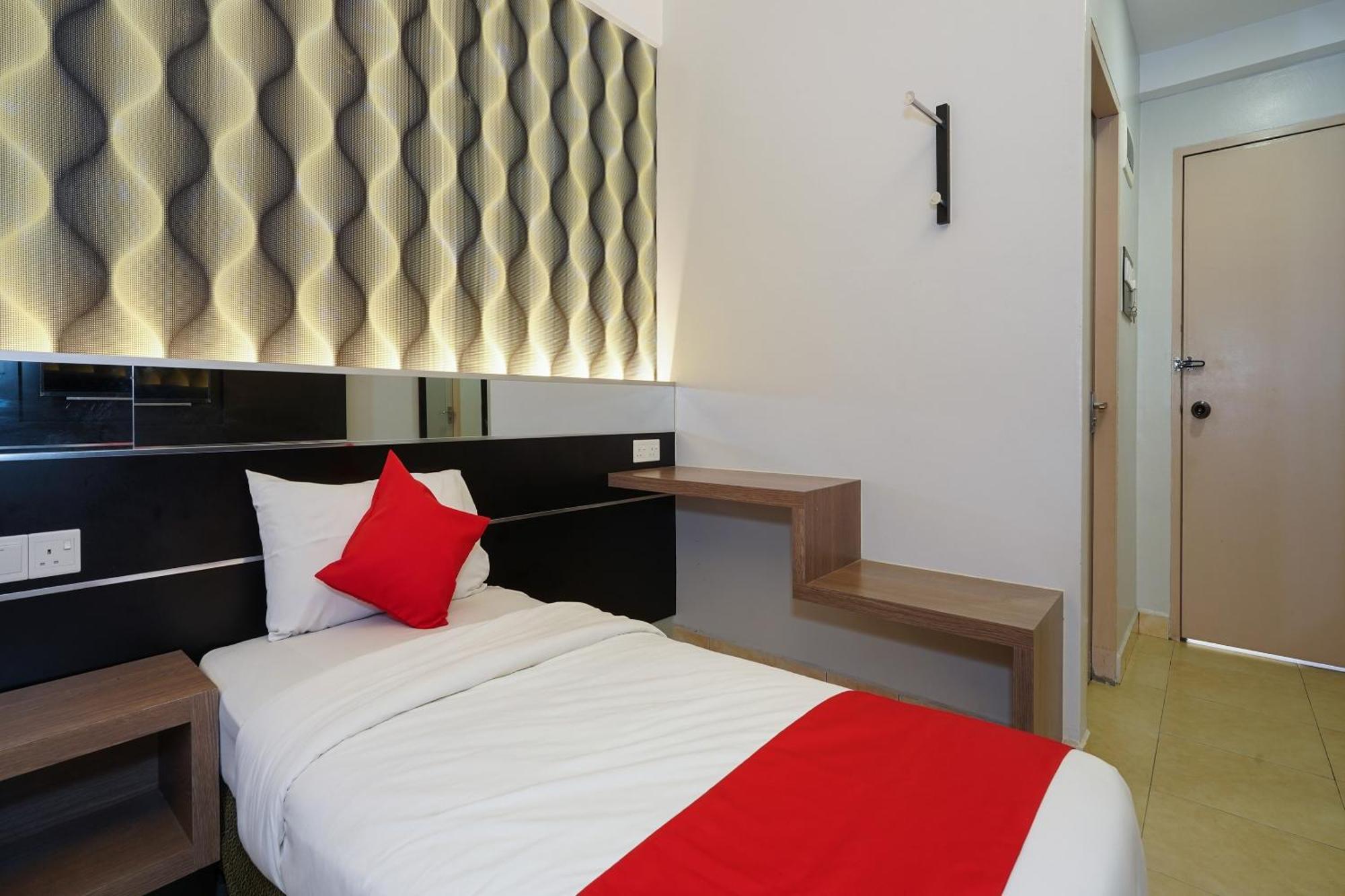 Hotel O Hotel Orchard Inn Lumut Exterior foto