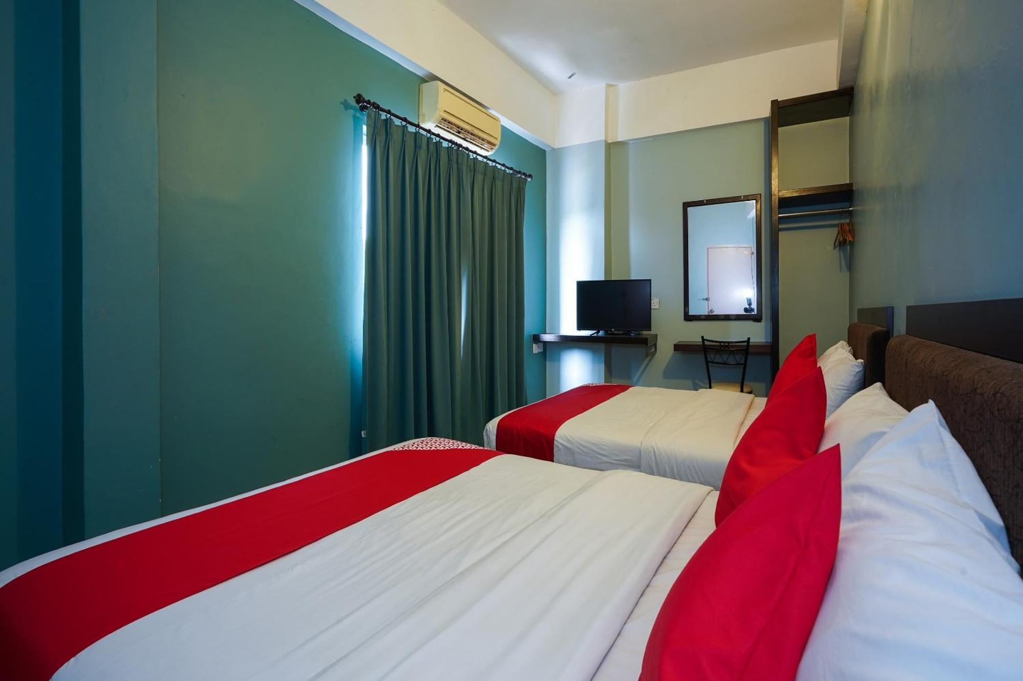 Hotel O Hotel Orchard Inn Lumut Exterior foto