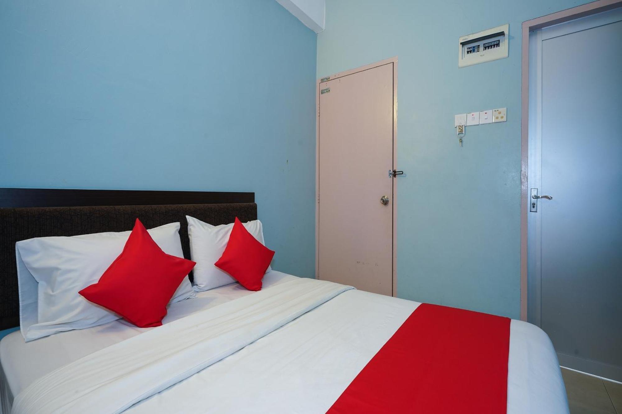 Hotel O Hotel Orchard Inn Lumut Exterior foto