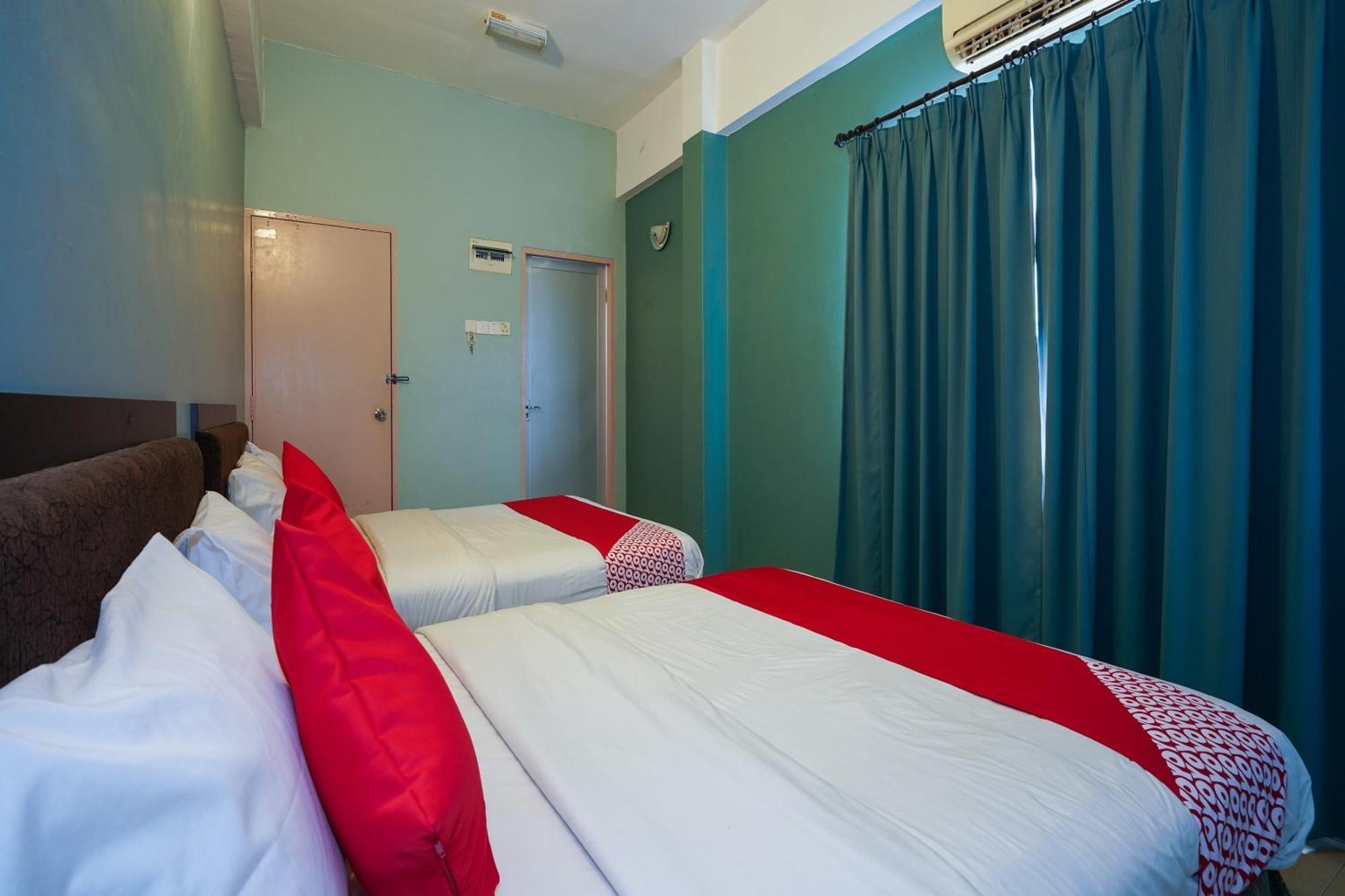 Hotel O Hotel Orchard Inn Lumut Exterior foto