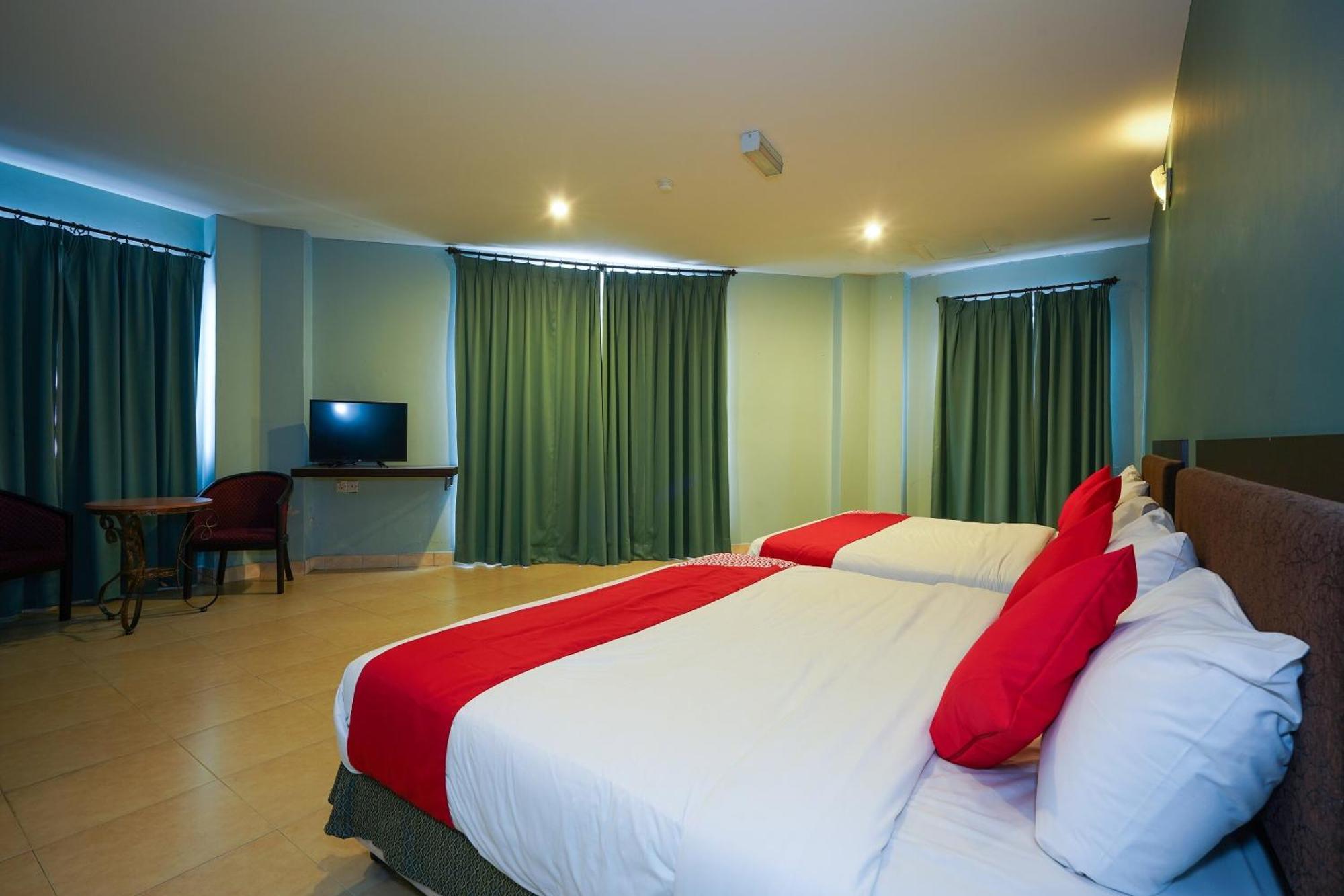 Hotel O Hotel Orchard Inn Lumut Exterior foto