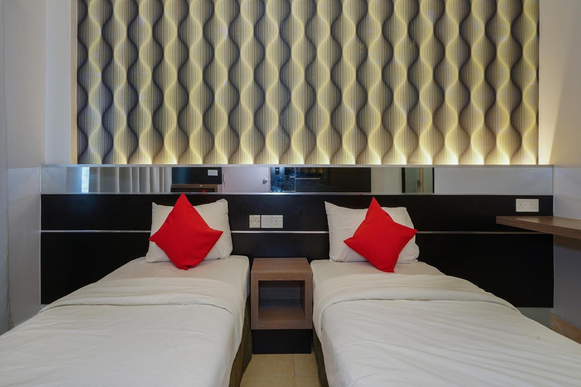 Hotel O Hotel Orchard Inn Lumut Exterior foto